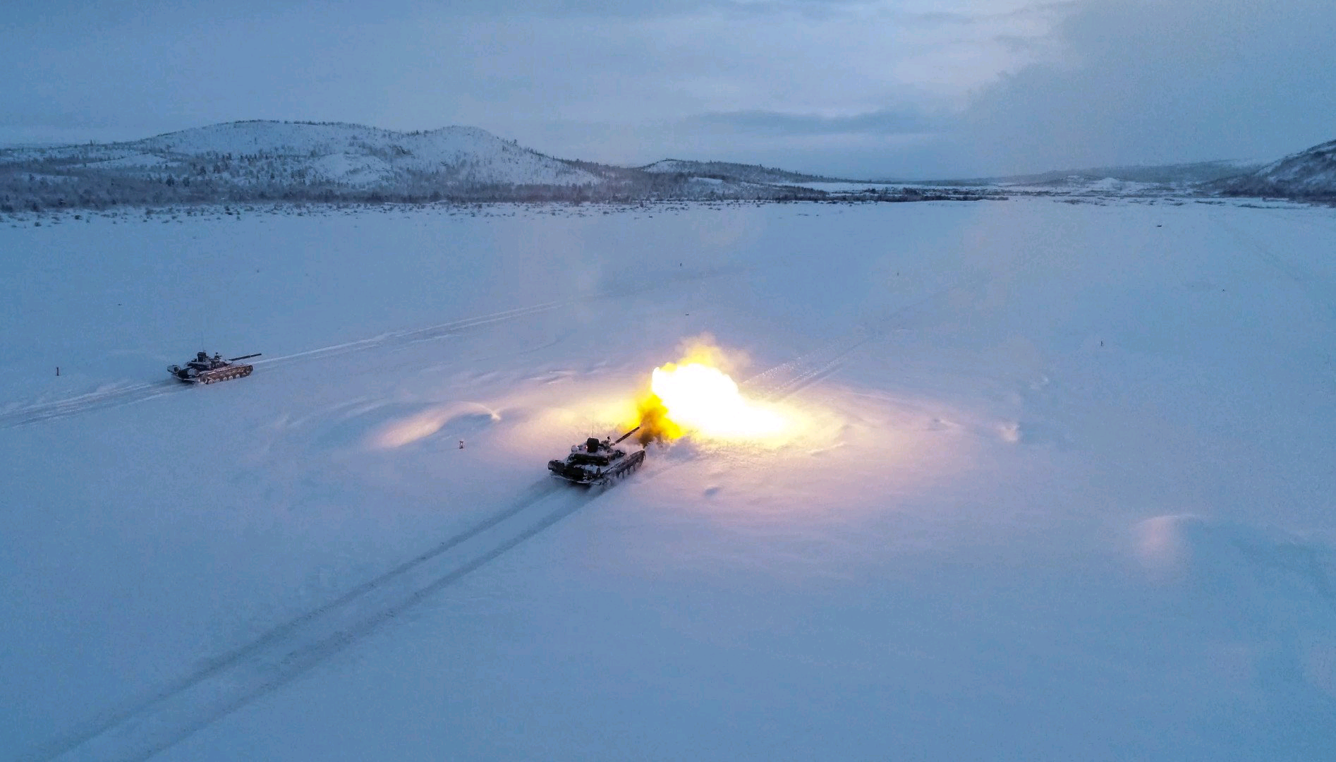 Arctique: des chars russes T-80BVM de la 200e brigade d&rsquo;infanterie motorisée arctique en exercice